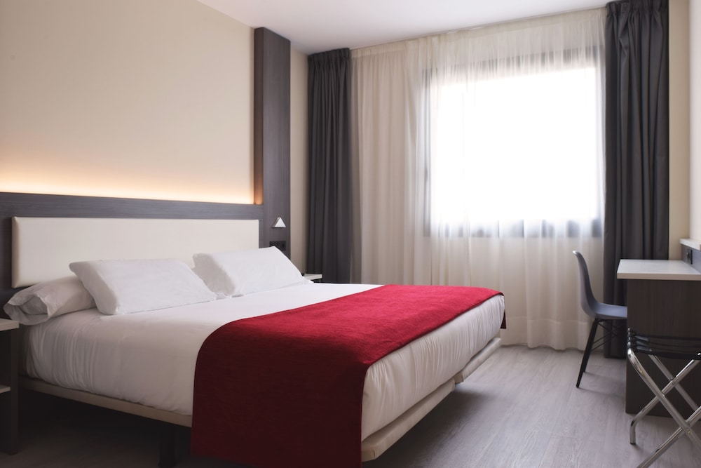 ROOM, KING BED