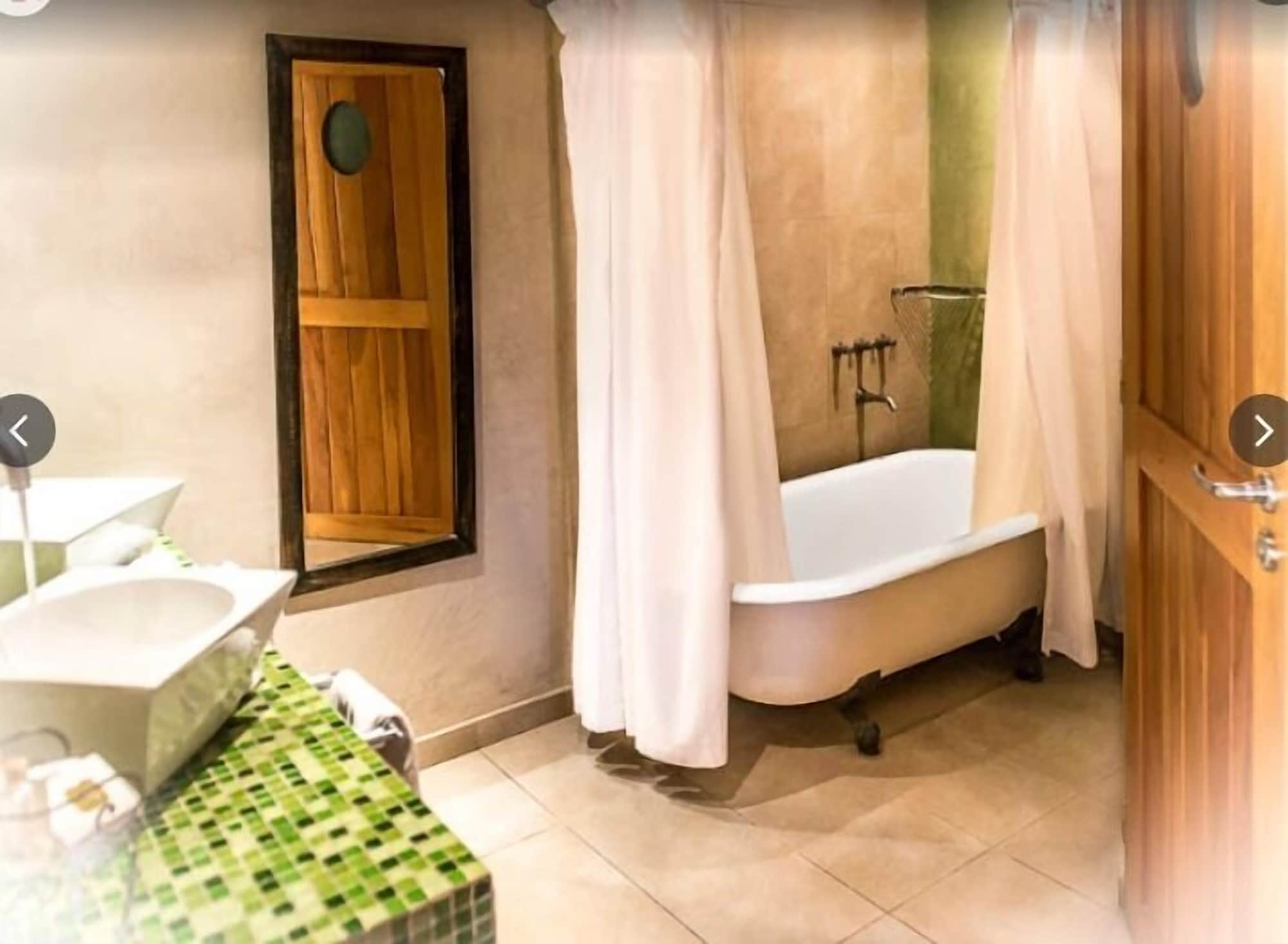 LAGOON, SUITE, LAKE VIEW