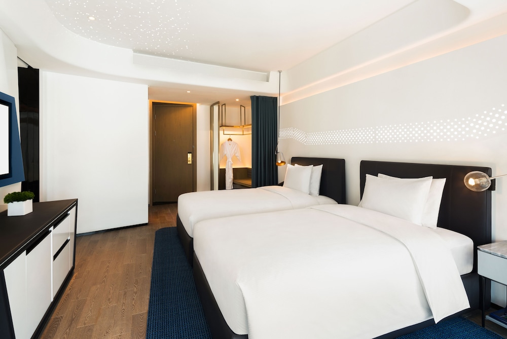 ROOM, TWIN BEDS, CITY VIEW