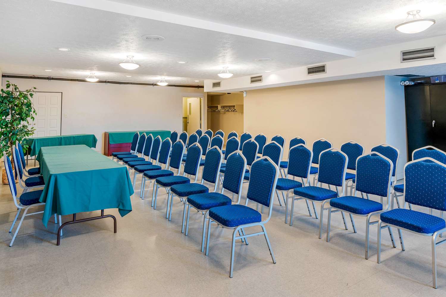 Quality Hotel & Suites Sherbrooke QC 9/14