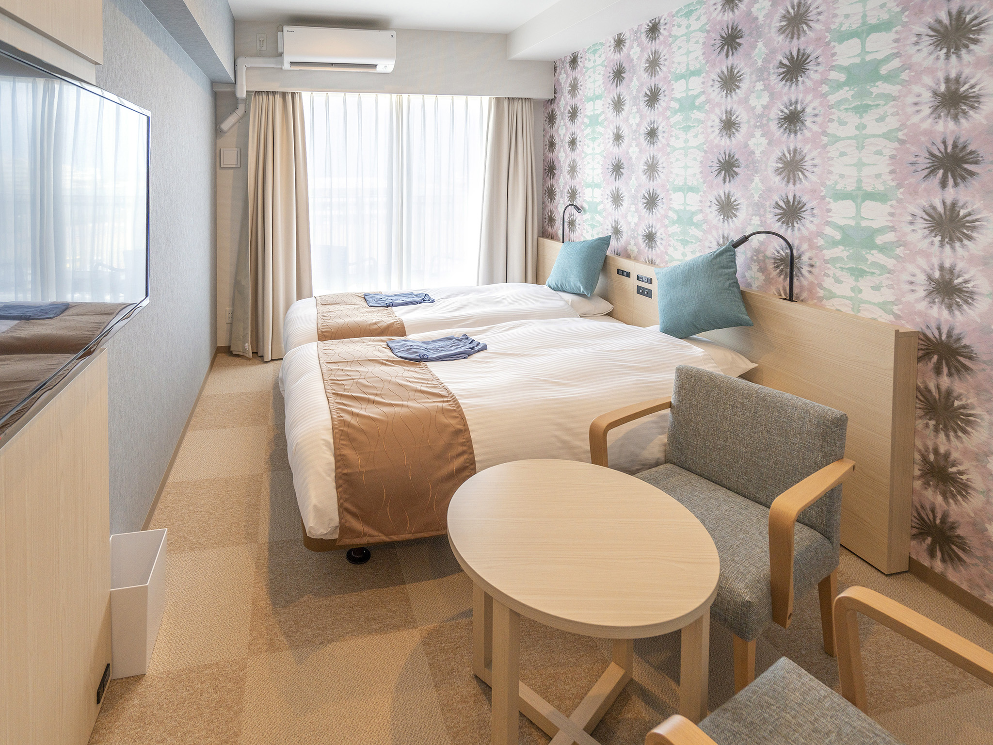 MODERATE, TWIN BEDS