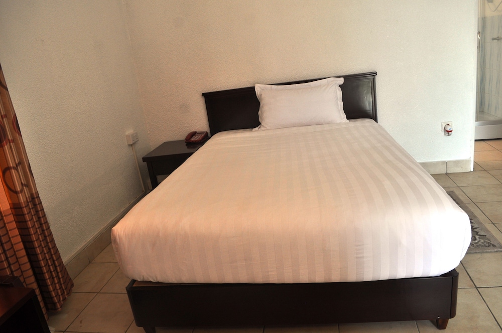STANDARD, SINGLE, SINGLE BED, HILL VIEW