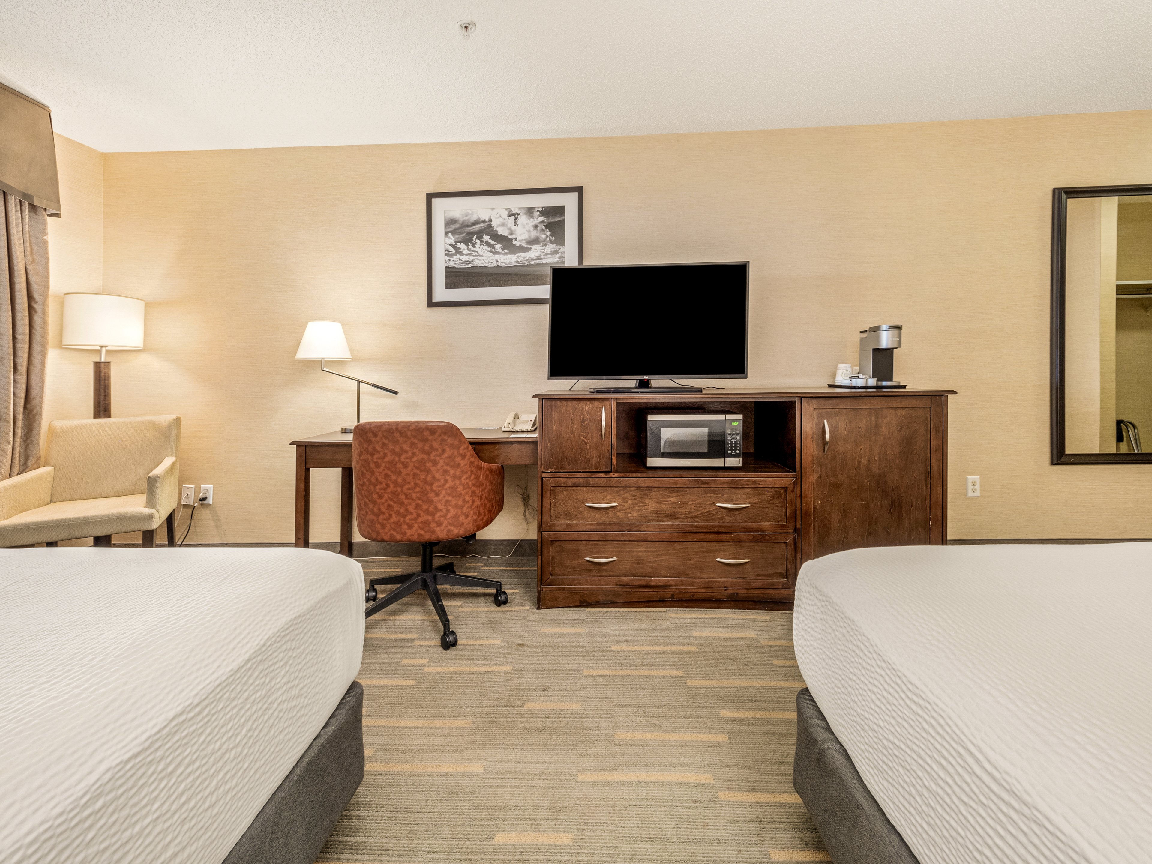غرفة بسريرين كوين، HOLIDAY INN LETHBRIDGE 4/4