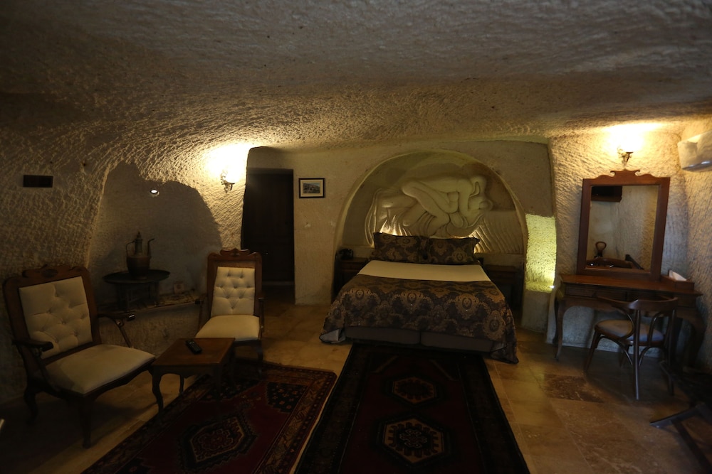 Phocas Cave Suites 56/71