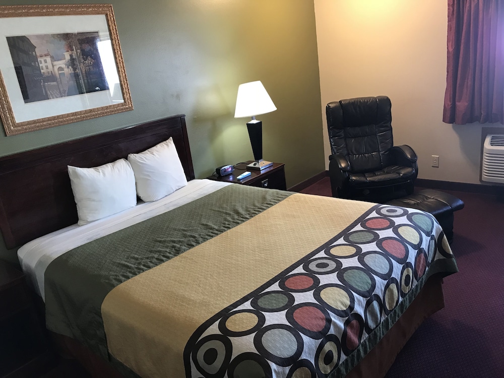 Heartland Hotel And Suites 20/62
