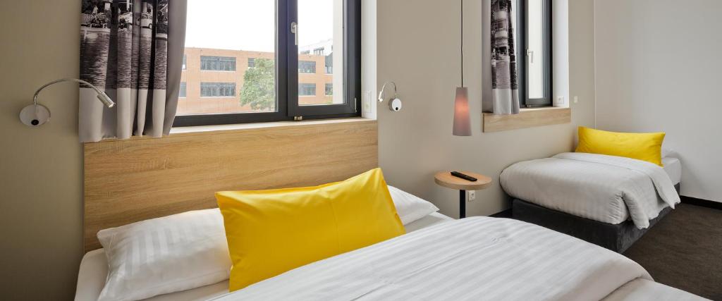 ROOM, TRIPLE