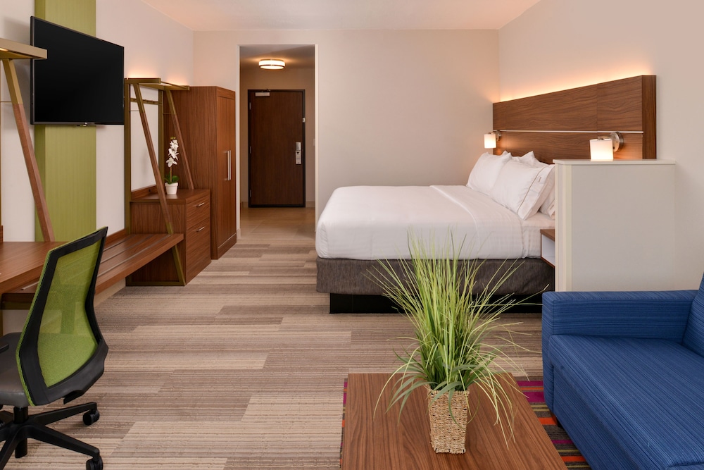 Holiday Inn Express And Suites Salem 28/45