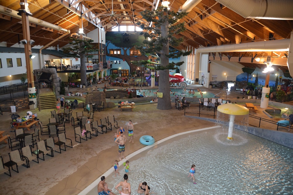 Three Bears Waterpark Resort Near Tomah, an Ascend Collection Hotel 41/50