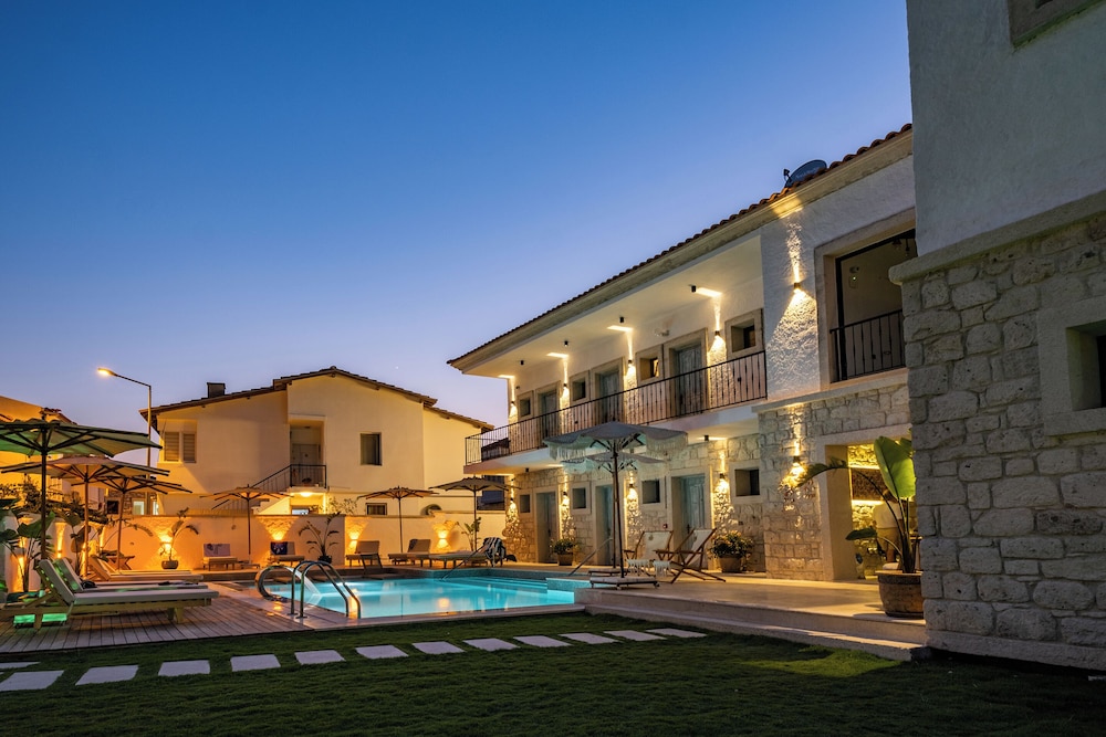 Armel Alacati (+12 Adult Only) 5/46