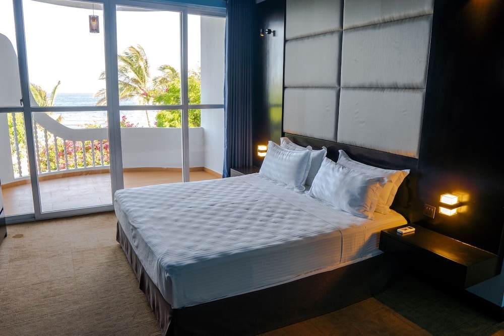 1 BEDROOM, DELUXE, TRIPLE, SEA VIEW, BALCONY