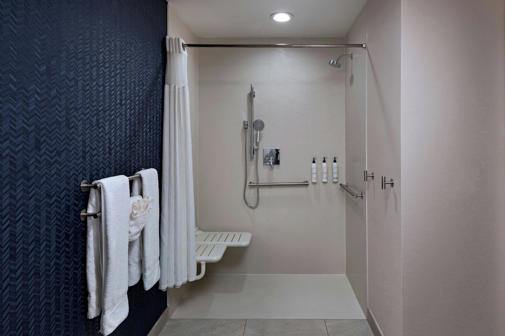 Fairfield by Marriott Inn & Suites Austin Downtown 48/50