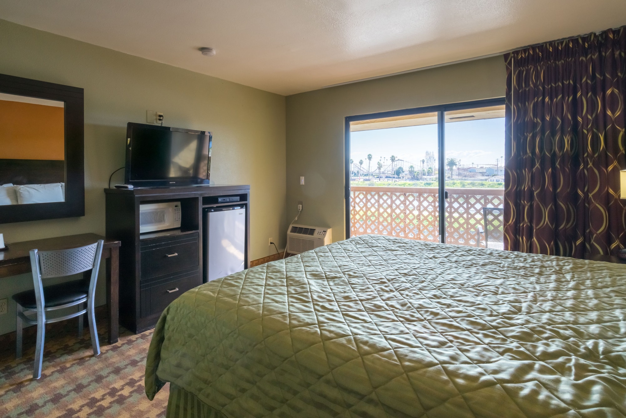 STANDARD, KING BED, WITH VIEW