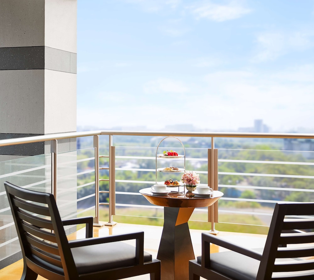 Grand Hyatt Mumbai Hotel and Residences 60/75