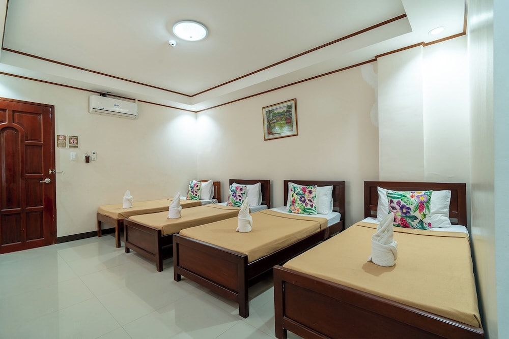 Dinah's Tourist Inn Puerto Princesa by ZUZU 30/63