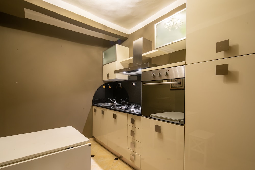 Uffizi Romantic Flat 4/11