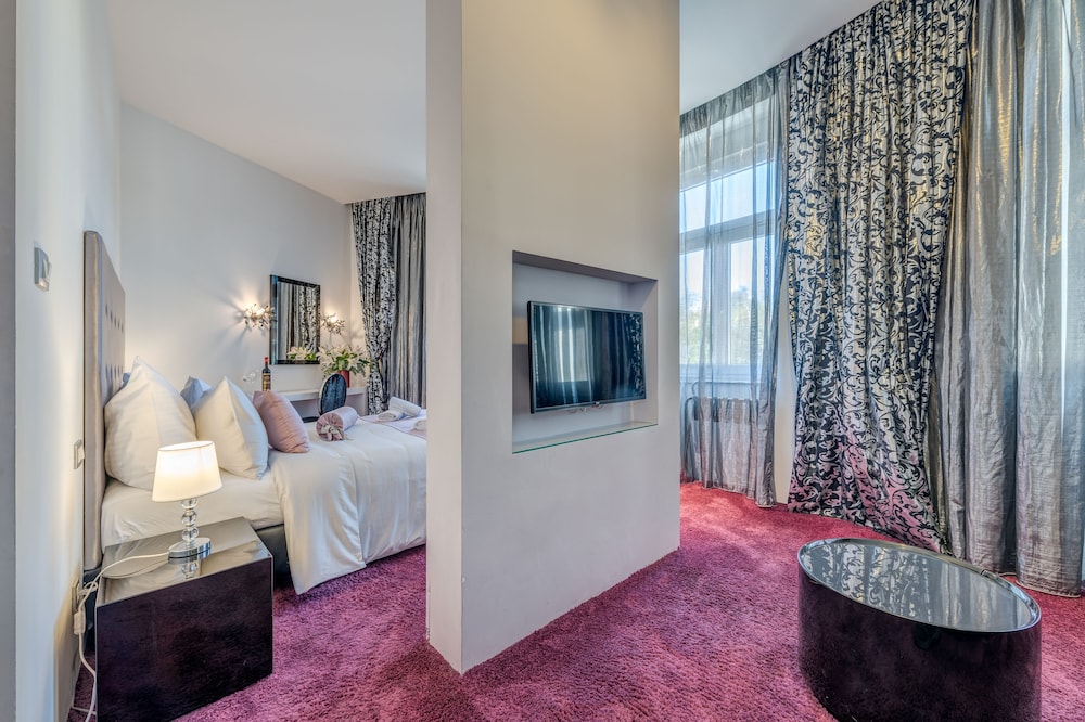 Starlight luxury rooms 16/50