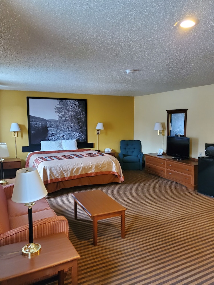 La Vale Inn Cumberland Area 11/19