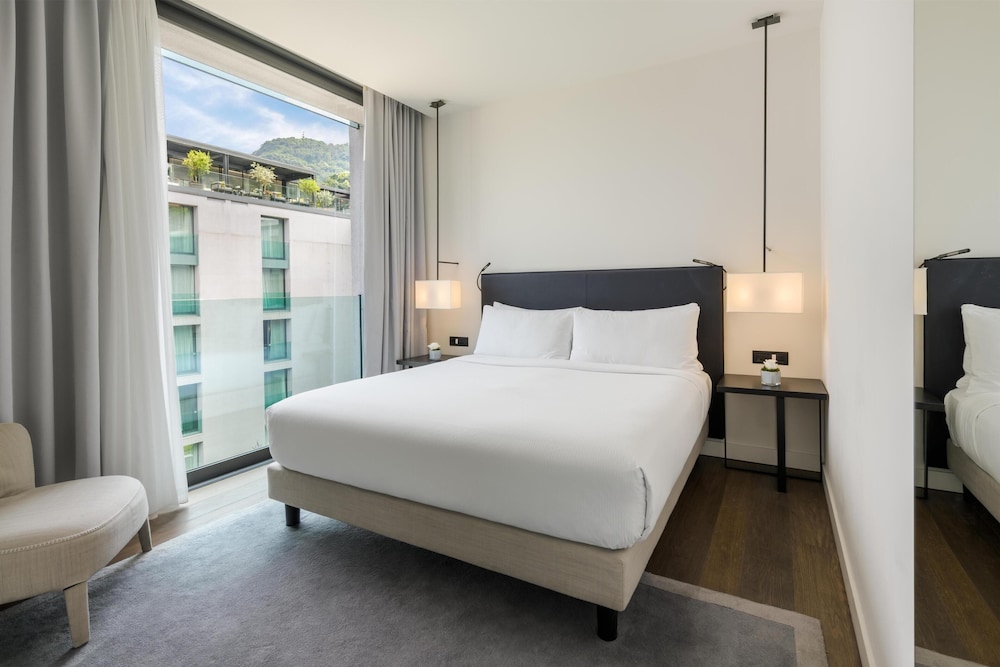 غرفة ديلوكس عائلية بسرير كينج، Hilton Lake Como 4/10