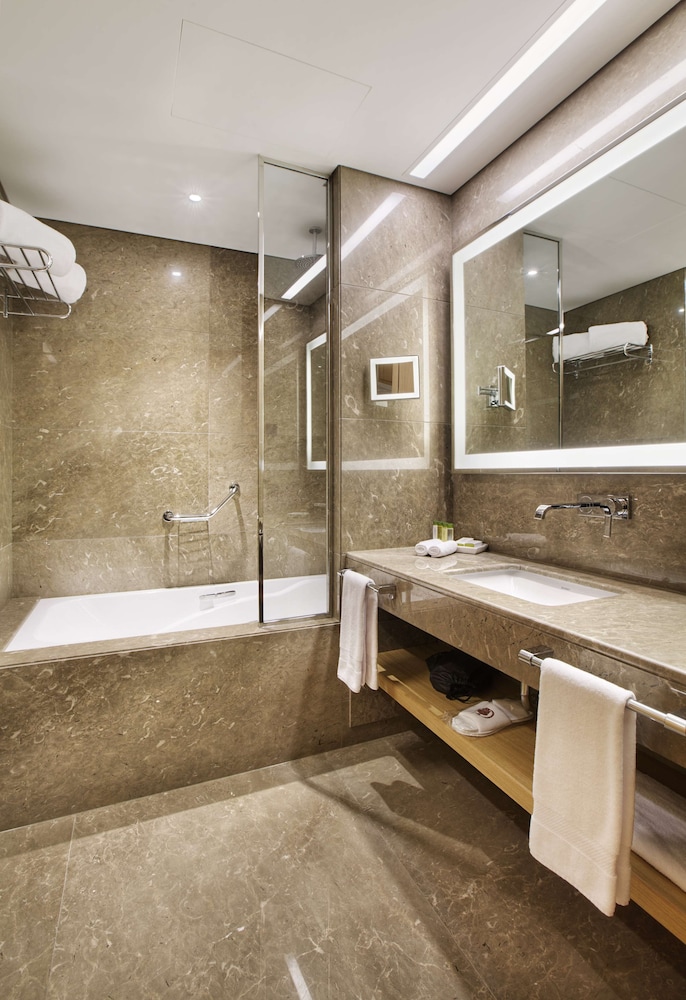 Doubletree By Hilton Istanbul Avcilar 24/77