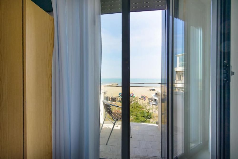 Hotel Paloma Rimini 44/46