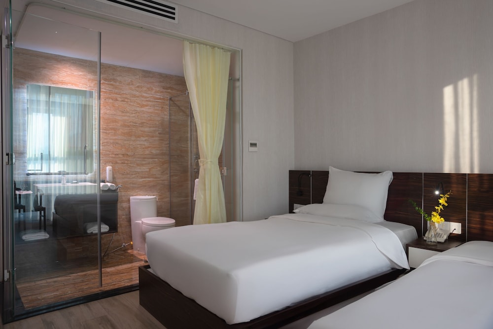 DELUXE, TWIN BEDS, CITY VIEW