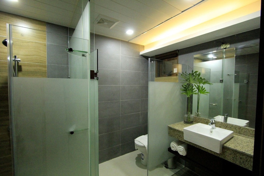 Coron Soleil Garden Resort 66/68