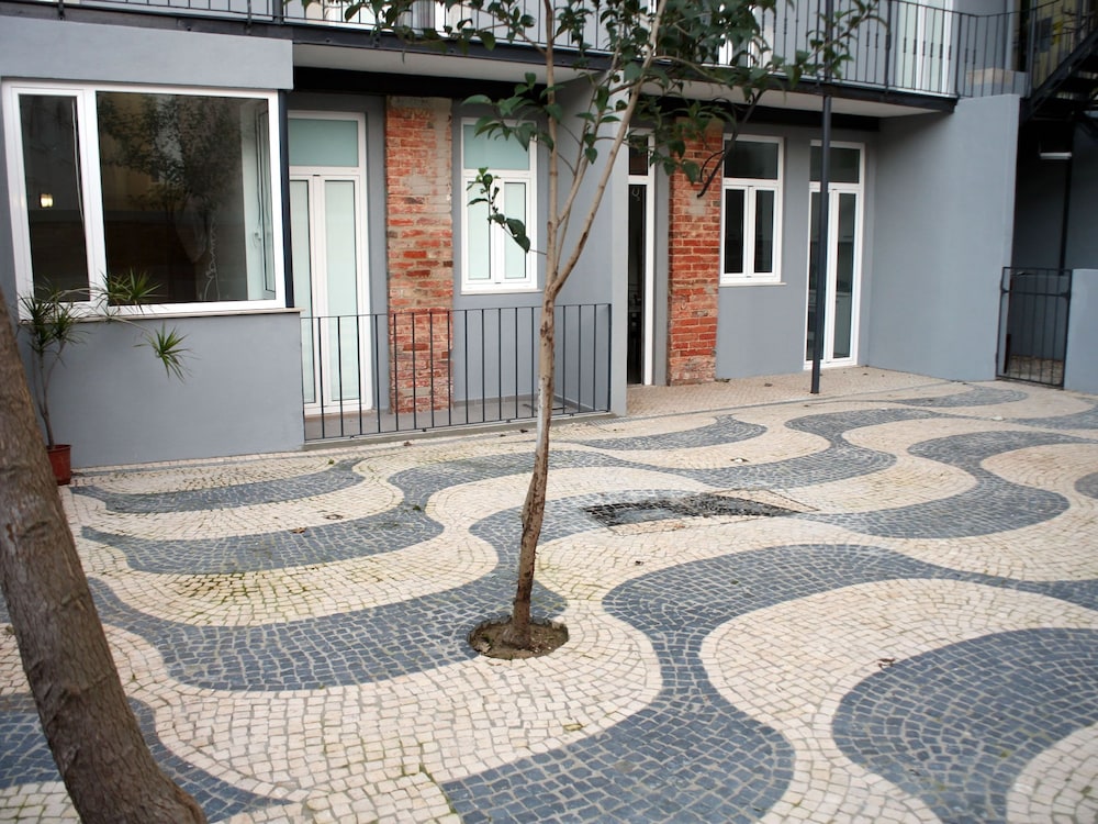 Lisbon Style Guesthouse 10/16