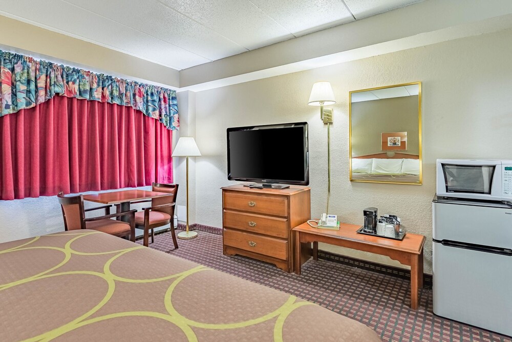 Rodeway Inn Saint Joseph 13/26