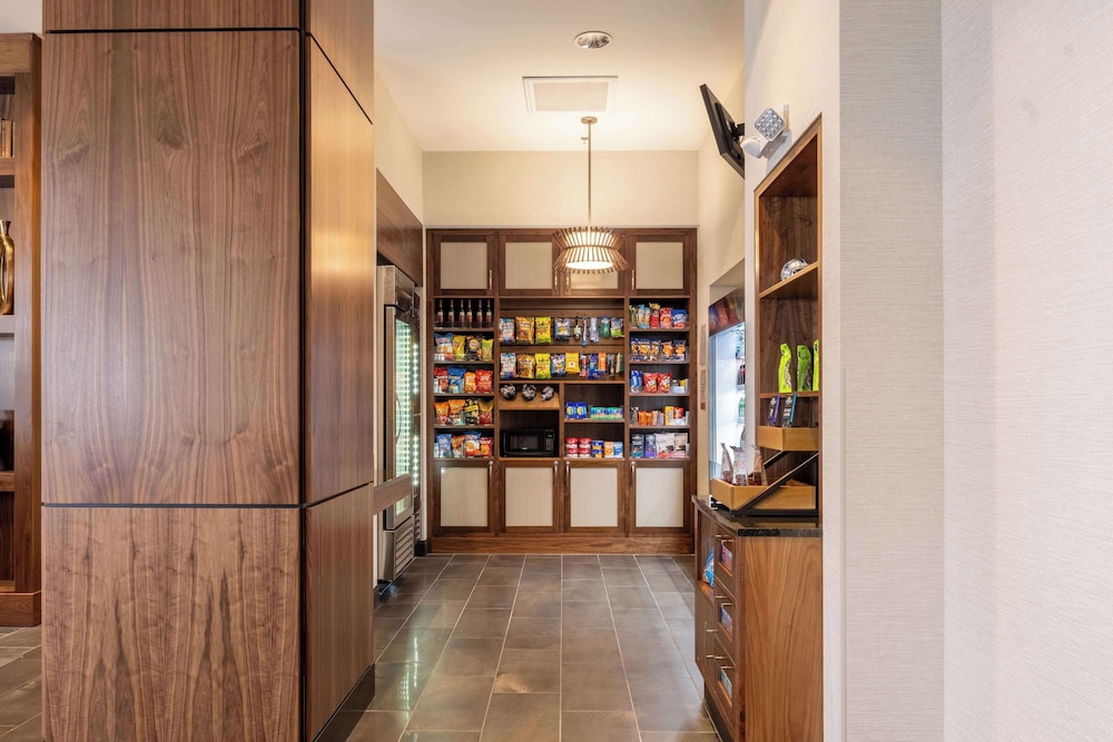 Drury Plaza Hotel Dallas Arlington 6/50