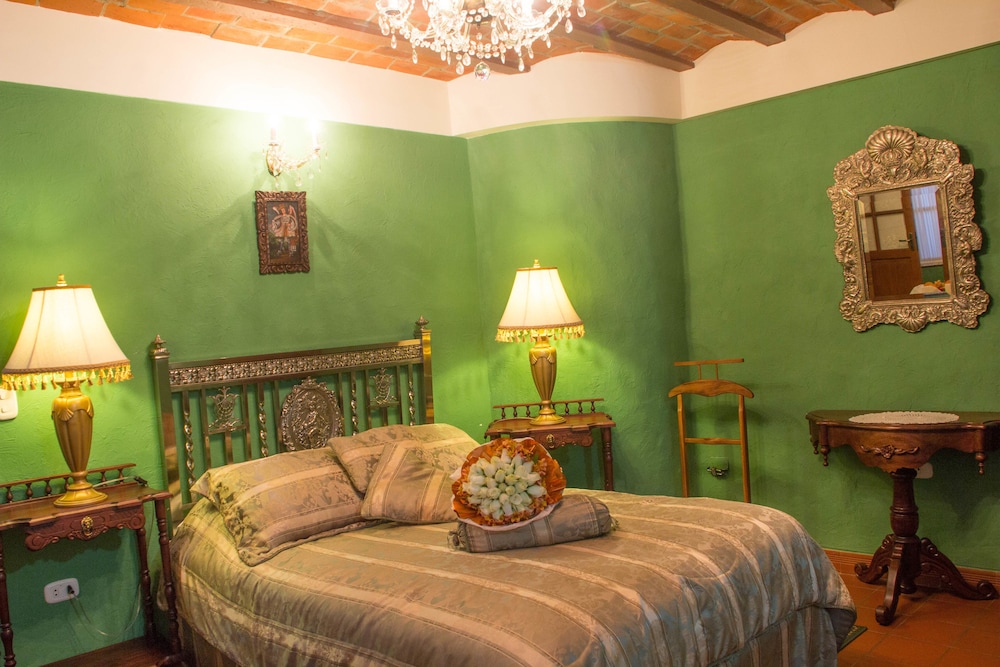 Hotel Monasterio 13/50