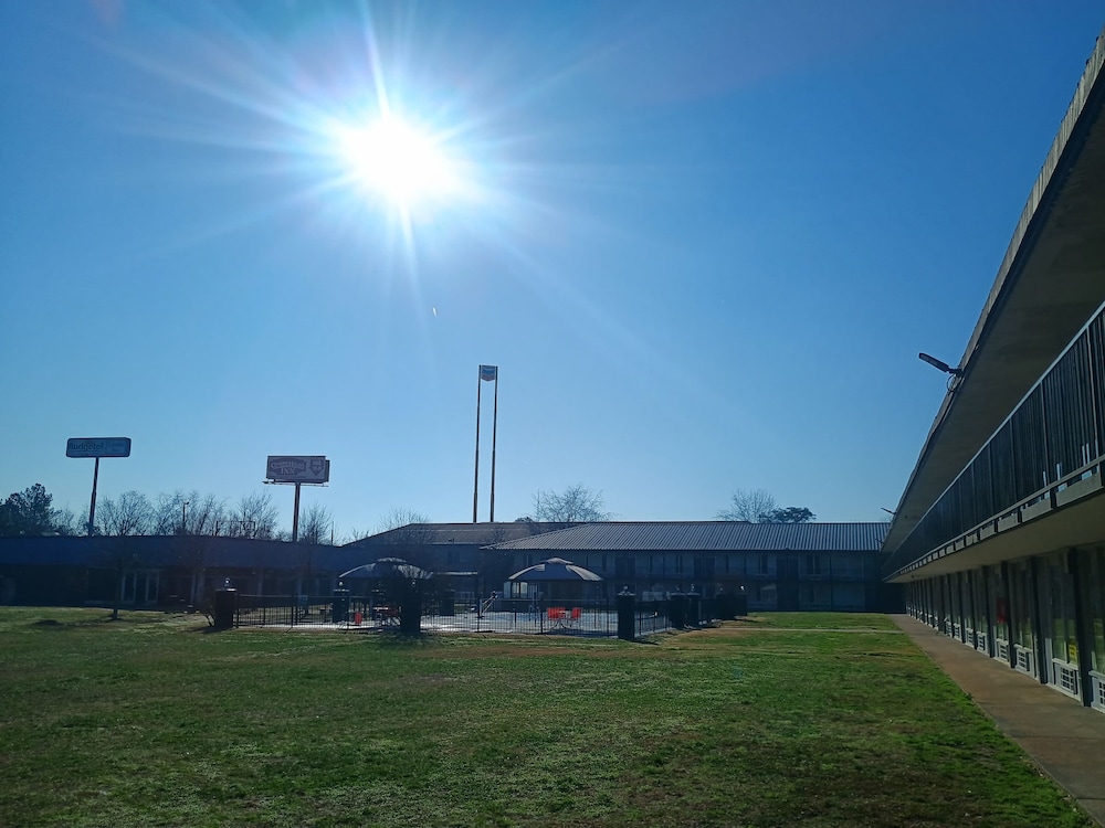 Hotel Cartersville, GA 36/50