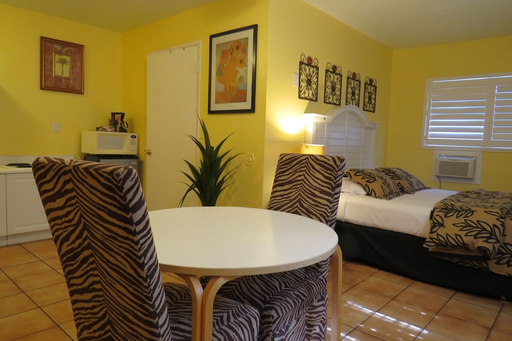Leucadia Beach Inn 40/52