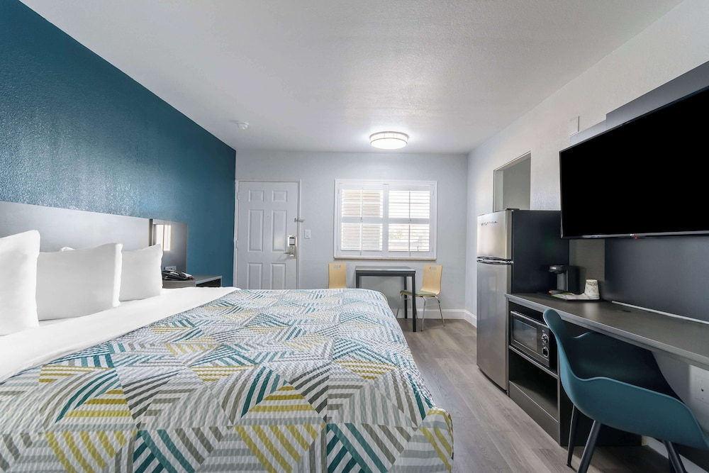 Studio6 Suites Madera, CA - Yosemite 34/51