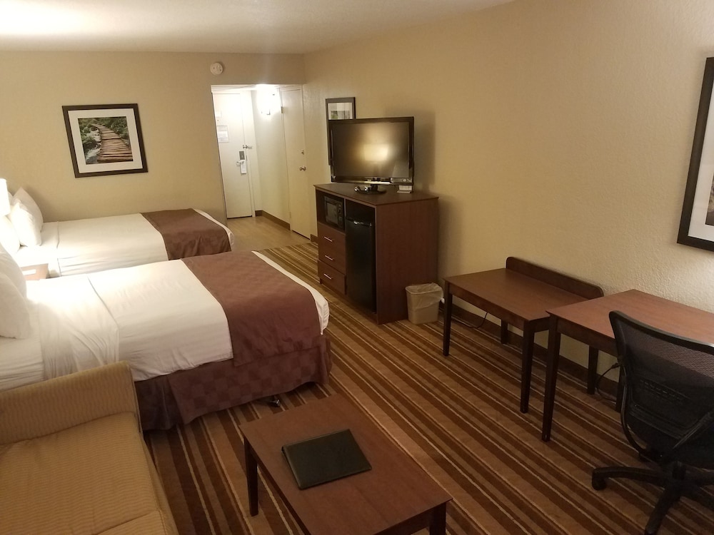 Rock Island Inn & Suites Marshalltown 22/55