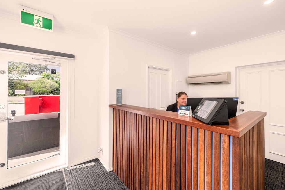 MainStay Suites Kew 7/60
