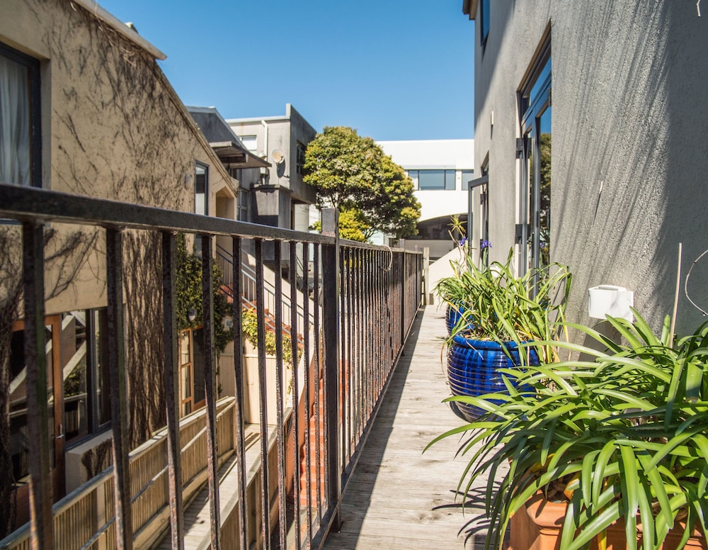 U Boutique Hotel Wellington, SureStay Collection by BW 55/68