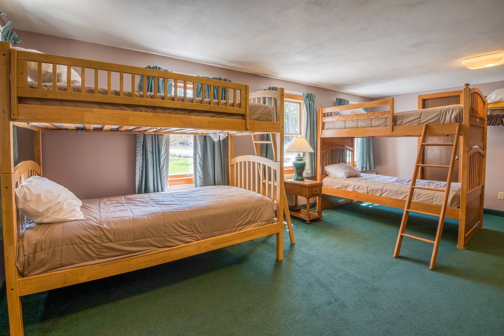 House, 6 Bunk Beds, 2 Queen Beds