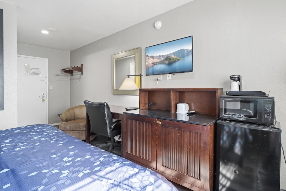 Travelers Inn Medford 11/58
