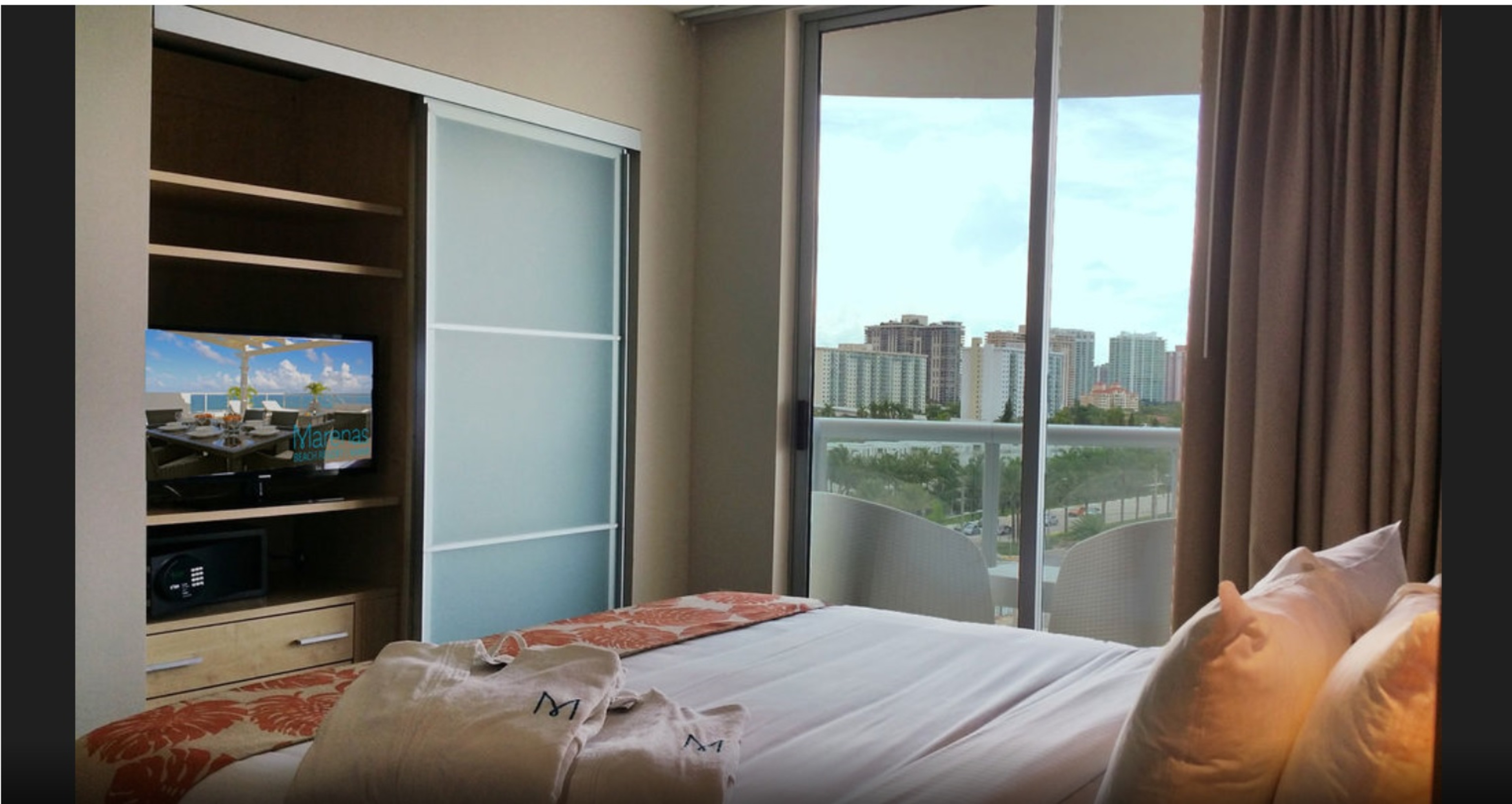 Room, King Bed, Bay View