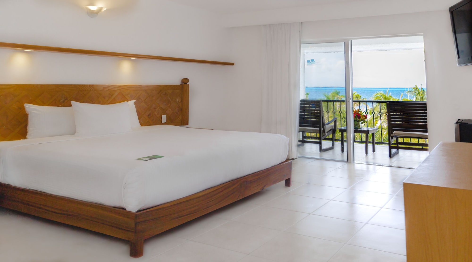 STANDARD 2 DOUBLE BEDS