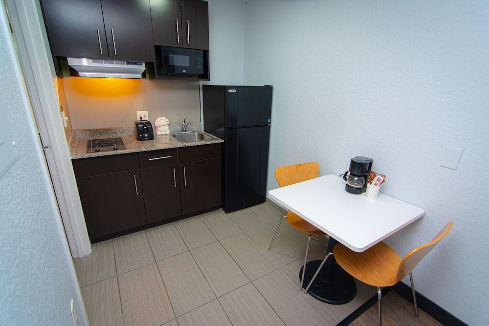 Studio 6 Extended Stay - Coral Springs, FL - Fort Lauderdale 46/60