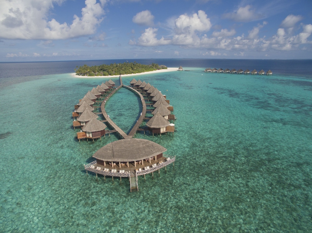 Angaga Island Resort And Spa 45/57