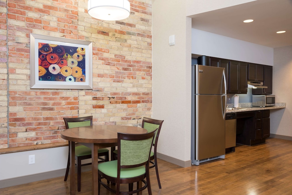 Homewood Suites by Hilton Grand Rapids Downtown 48/56
