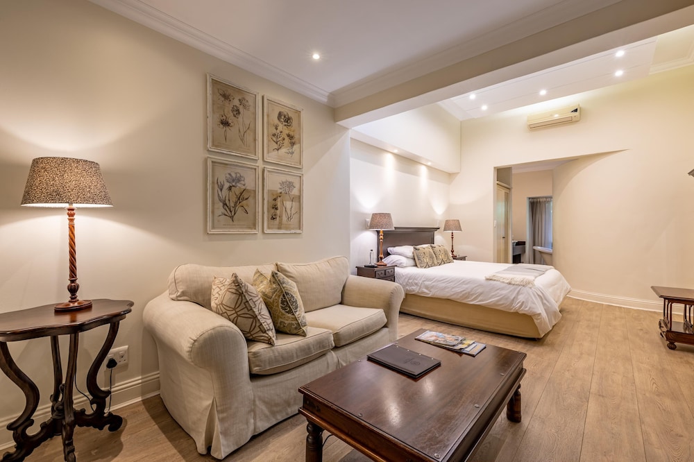 Sheppard Boutique Guesthouse 24/50