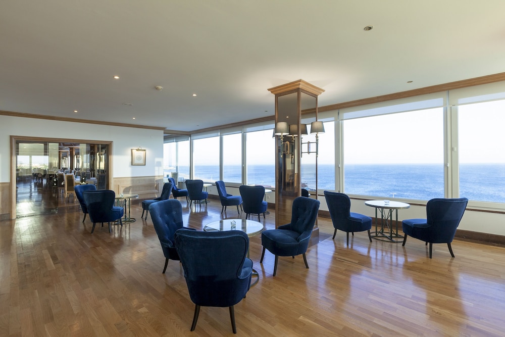 Carcavelos Beach Hotel 53/63