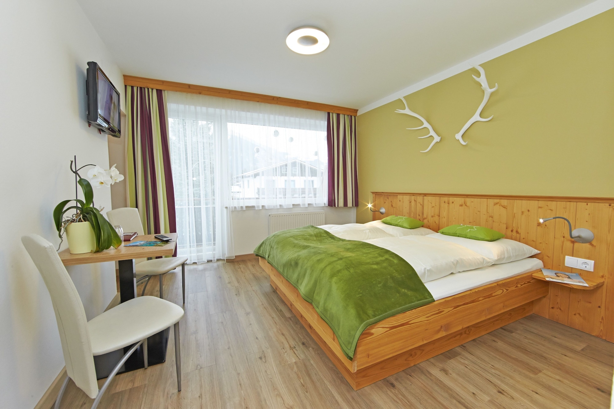 SUPERIOR, DOUBLE BED, MOUNTAIN VIEW, BALCONY