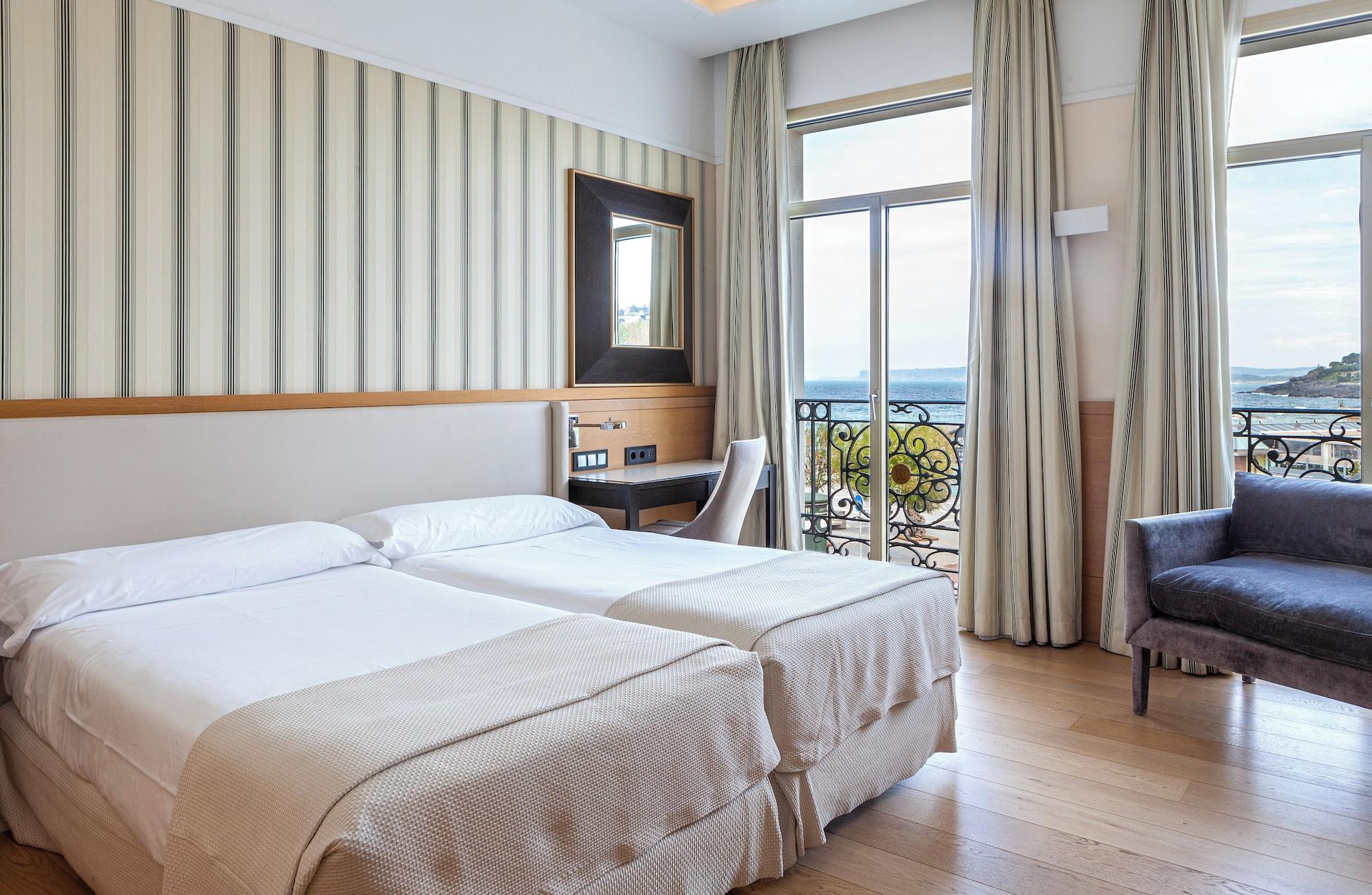 Standard, Double Bed, Beach View