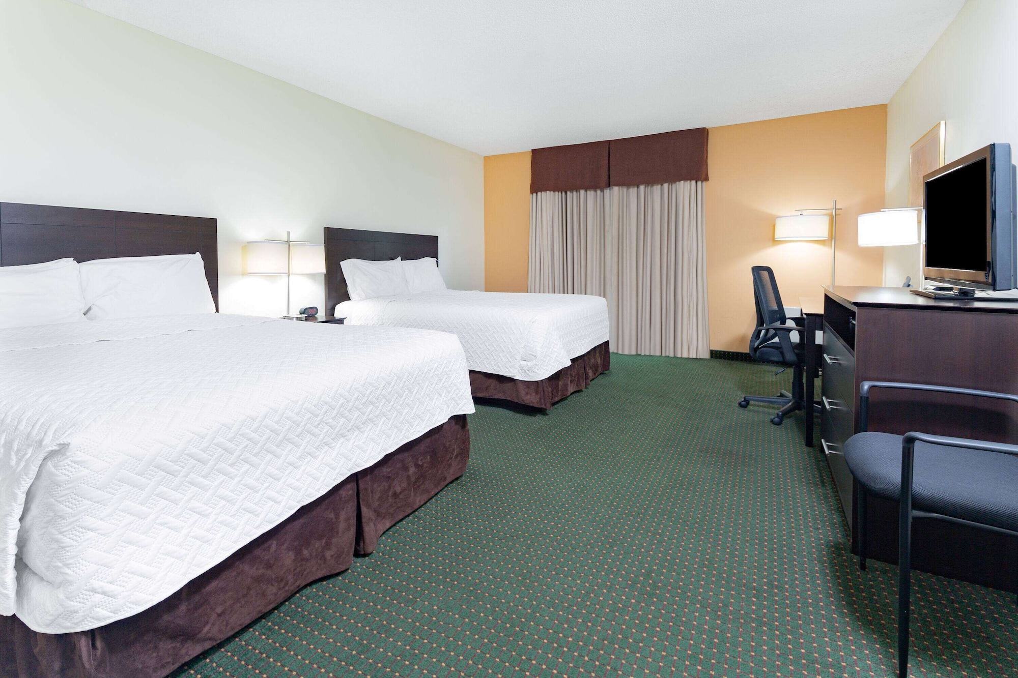 Superior, 2 Queen Beds, Sun Deck