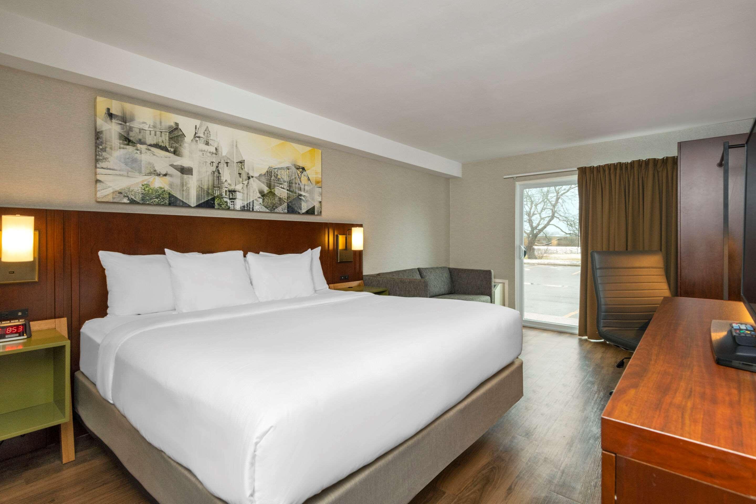 UPGRADE, KING BED