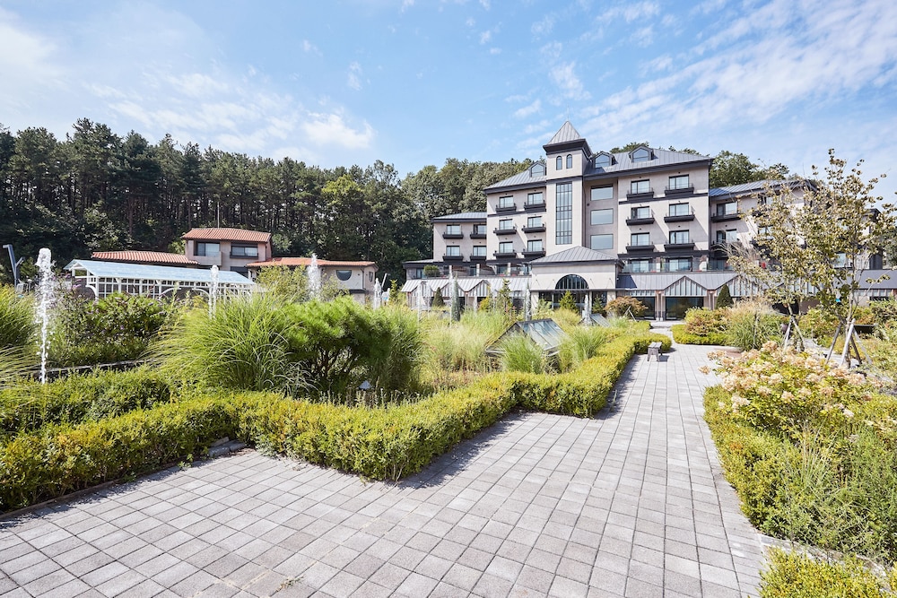 Eden Paradise Hotel 60/63
